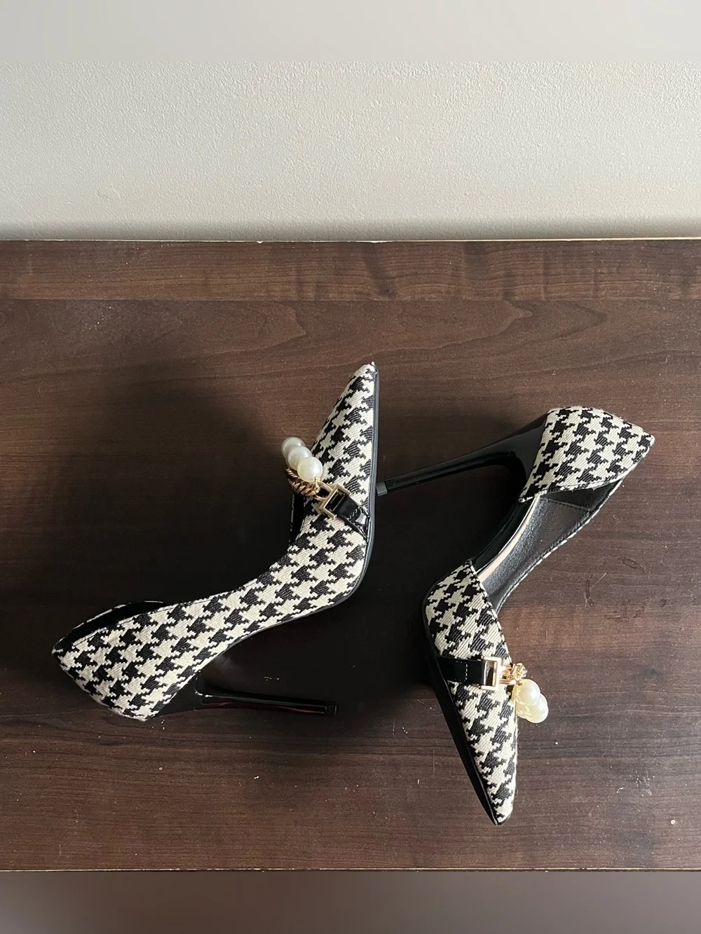 NWT Bigtree Houndstooth Pumps Size 37